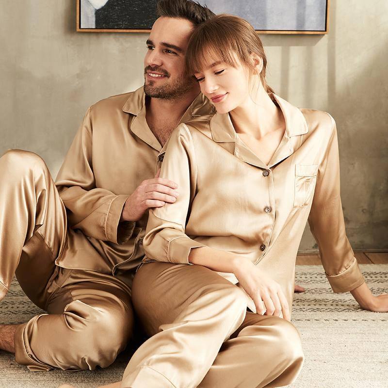 http://it.slipintosoft.com/cdn/shop/products/slipintosoft-champagne-xs-xs-long-silk-matching-pajamas-for-women-and-men-silk-couple-pajamas-sets-as266-29003123359920-309380.jpg?v=1651388221